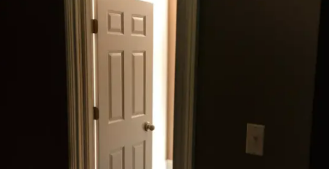 WOMAN CAUGHT HER HUSBAND AND DAUGHTER IN A ROOM, WHICH THE DOOR WAS CLOSED